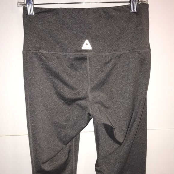 Reebok Women's Gray Heather Wide Elasticized Waistband Crop Leggings Medium - Picture 4 of 5